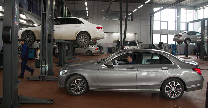 Automobilele redacţiei: service major la 60,000 km pentru Mercedes-Benz C-Class. Cât a costat?
