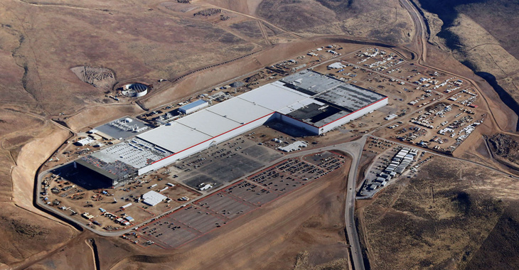 Imensa uzină Tesla Gigafactory începe producţia de baterii. Cum va schimba asta lumea automobilelor electrice?