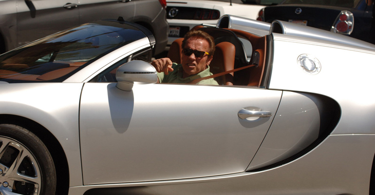 Arnold Schwarzenegger a vândut super-car-ul său Bugatti Veyron pentru 2.5 milioane dolari