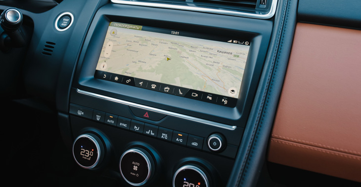 Jaguar Land Rover își unește forțele cu BlackBerry pentru un nou sistem multimedia