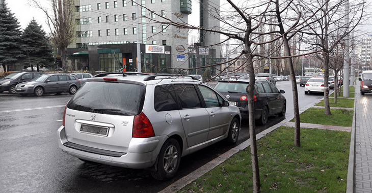Moldova: Inspectorii de patrulare nu vor mai avea voie să ridice plăcuțele de înmatriculare a automobilelor parcate neregulamentar!