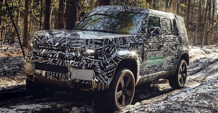 Imagini cu viitoarea generaţie Land Rover Defender îmbrăcat în camuflaj. Utilitara trece printr-o serie de testări off-road înainte de prezentarea din 2019!