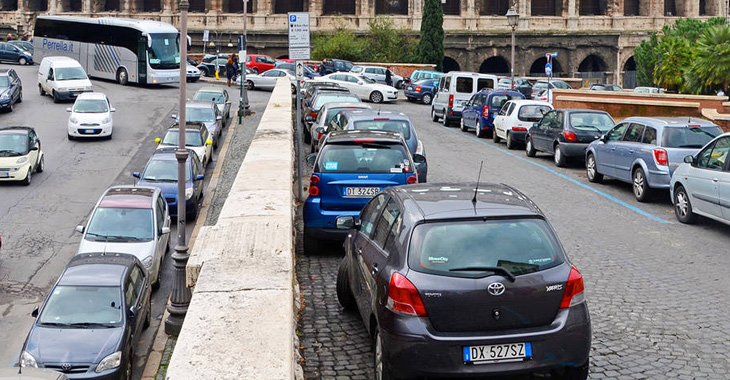 Italia propune taxe de până la 2,000 de euro pentru maşinile pe benzină şi diesel cu motoare mari