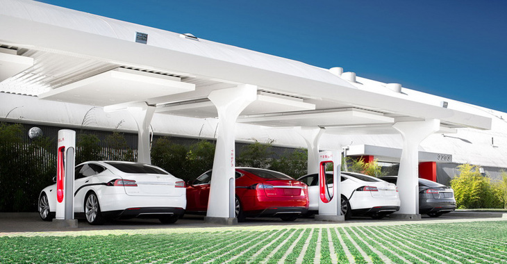 Începând cu anul viitor, reţeaua de staţii de încărcare Tesla va acoperi întreaga Europă, declară Elon Musk!