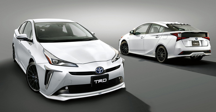 Noul Prius facelift arată mai picant îmrăcat în accesorii de la Toyota Racing Development!