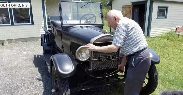 Când automobilul devine un membru de familie: Randall Pitman și acest Ford Model T sunt împreună de 70 ani