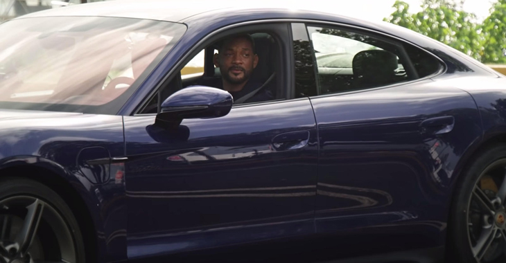 (VIDEO) Will Smith apare într-un clip video incendiar la volanul unui Porsche Taycan angajat în taxi