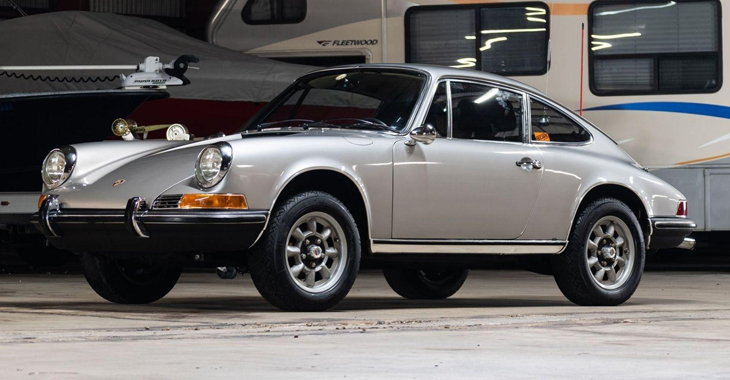 Unul din 667: acest Porsche 911 de offroad îşi caută un nou proprietar după ce a fost păstrat 36 ani într-un garaj