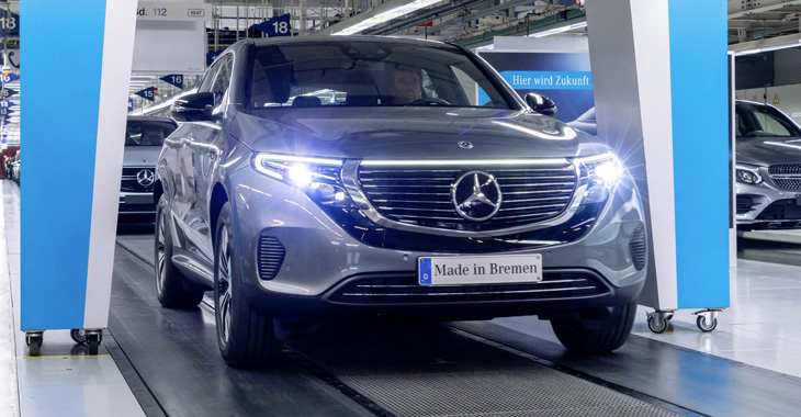 Profitul Daimler a scăzut dublu din cauza investiţiilor în tehnologiile electrice