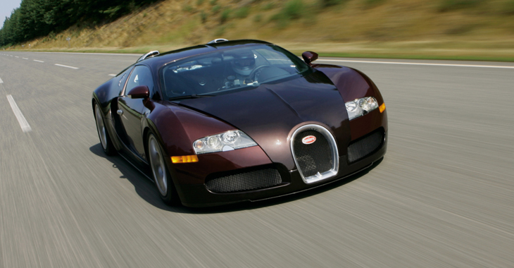 Acum 15 ani Bugatti Veyron devenea primul model de serie din istorie capabil să atingă viteza de 400 km/h