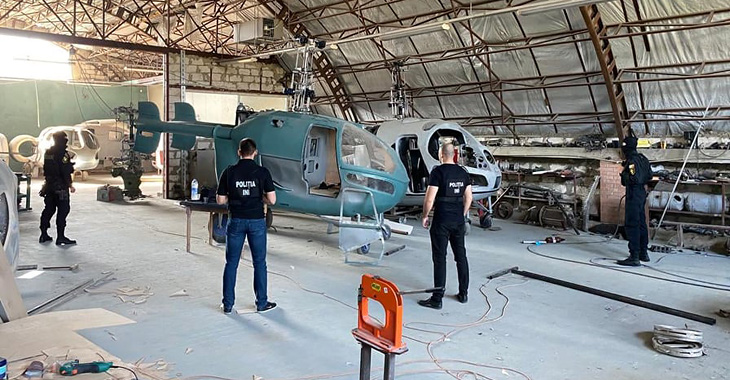 (VIDEO) Incredibil! Poliţia a descoperit că Moldova produce elicoptere! Într-un hangar, la Criuleni!