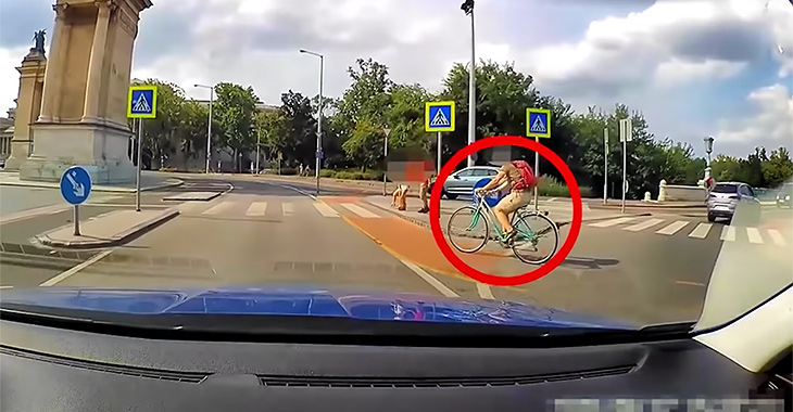 (VIDEO) Biciclişti care nu respectă regulile de circulaţie în oraş? Iată cum luptă poliţia din Budapesta cu ei