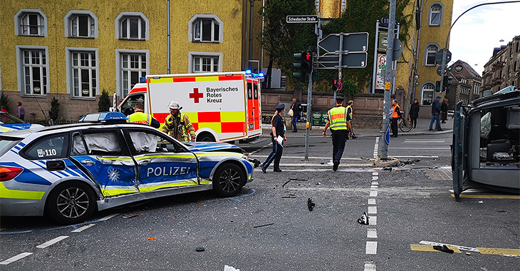 Germania: un trecător, pus la pământ şi arestat după ce a filmat urmările unui accident rutier cu o maşină a poliţiei
