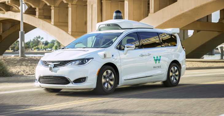 Călătorii cu maşini autonome: Waymo lansează servicii de taxi cu pilot automat pentru toţi doritorii