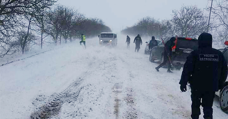 Situaţia pe drumurile înzăpezite din Moldova în orele dimineţii