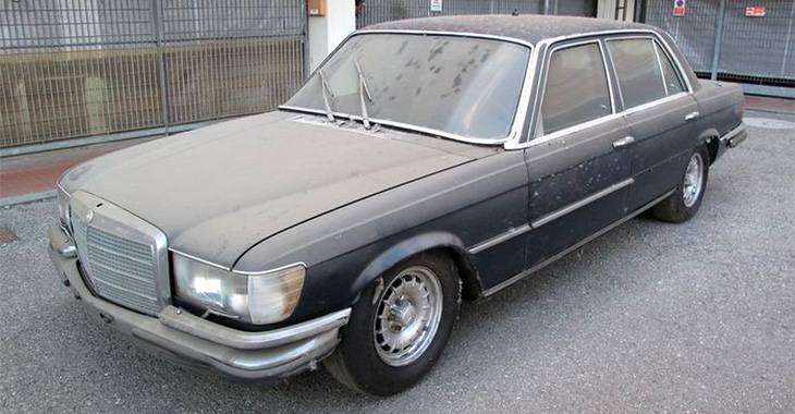 Descoperire într-un garaj din Italia: un Mercedes-Benz 450 SEL 6.9 blindat, în condiţie jalnică, numai bun pentru a fi restaurat