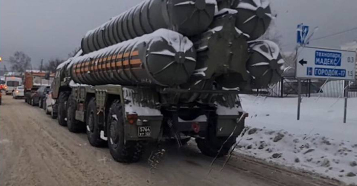 (VIDEO) Rusia: un lansator de rachete implicat într-un accident în lanţ cu câteva automobile şi un camion