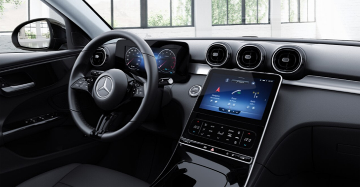 Butoane clasice şi chenare mari: cum arată interiorul noului Mercedes-Benz C-Class în versiunea de bază