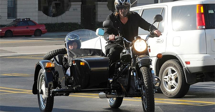 Cel mai neaşteptat fan al motocicletelor Ural e Brad Pitt
