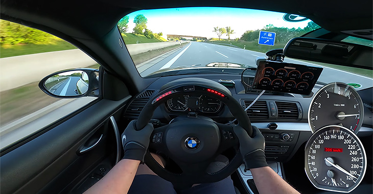 (VIDEO) Compact, dar rapid ca un supercar: un BMW Seria 1 Coupe 135i de 750 CP aleargă la maxim pe un autobahn german