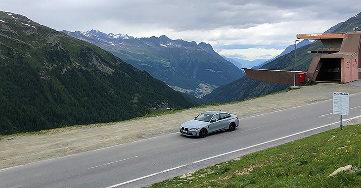 Conducem BMW M3 Competition prin serpentinele Alpilor austrieci şi ajungem în oraşul lui James Bond