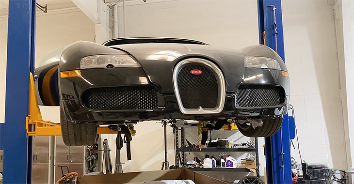 (VIDEO) Istoria unui Bugatti Veyron înecat în SUA, căruia uzina refuza să-i vândă piese pentru a fi reanimat