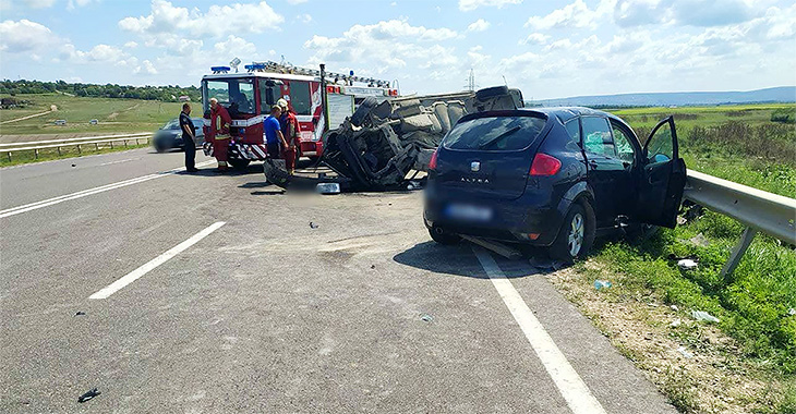 Grav accident la Orhei: un VW T5 cu remorcă s-a destabilizat şi a ajuns într-un impact frontal pe contrasens