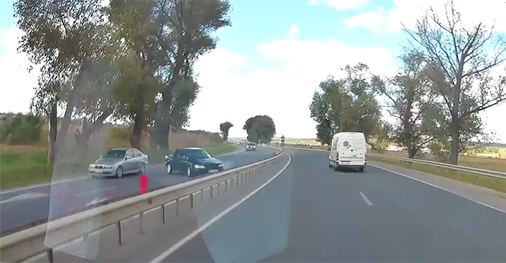(VIDEO) Cât de uşor îşi poate pierde controlul o maşină într-un viraj de traseu, pe exemplul unui accident din Moldova