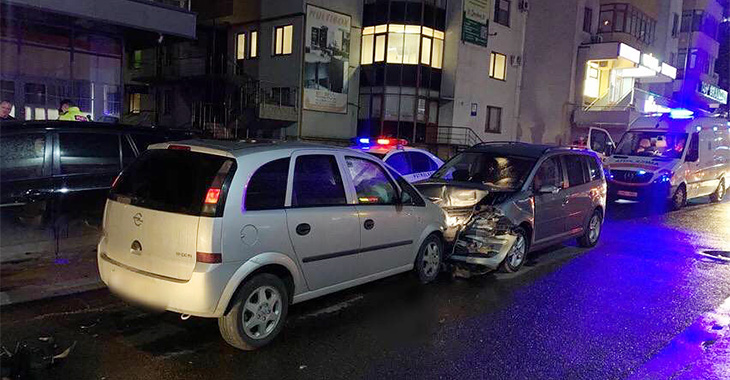 Un şofer în stare de ebrietate a lovit aseară frontal un alt vehicul în Chişinău, în care se afla o familie cu copii