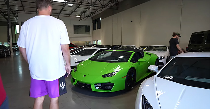 (VIDEO) Un youtuber din SUA a vrut să cumpere un Lamborghini cu bancnote de 1 dolar