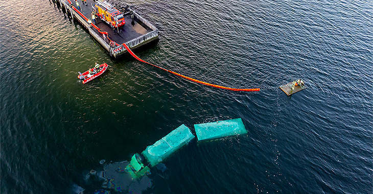 Un camion a căzut în mare de pe un feribot din Danemarca, pentru că şoferul a uitat să tragă frâna de mână
