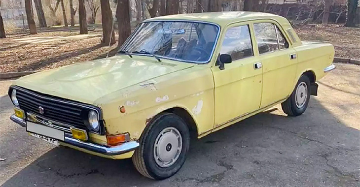 Volga KGB-ului de altă dată: un exemplar al legendarei versiuni cu motor V8 sub capotă, scos la vânzare în Rusia