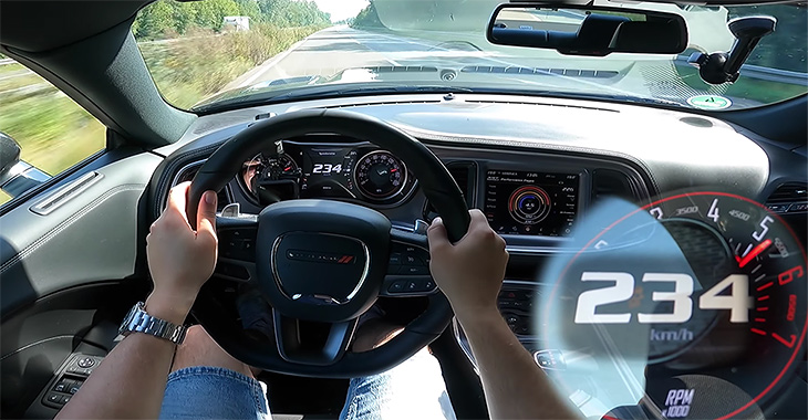 (VIDEO) Cum sună şi cum merge un Dodge Challenger R/T cu motor V8 de 6.4 litri pe autostrăzile fără limită de viteză din Germania
