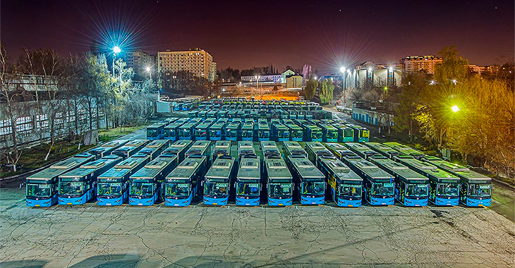 Privelişte de nerecunoscut în parcul urban de autobuze din Chişinău, pe măsură ce tot mai multe autobuze noi îl completează