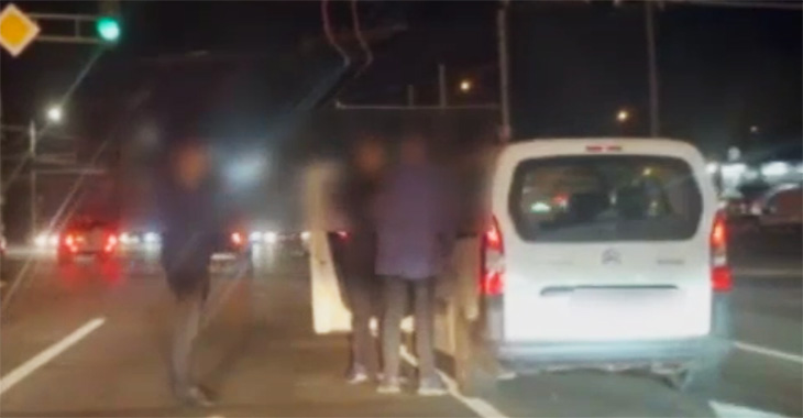 (VIDEO) Mai mulţi şoferi din Chişinău au oprit un automobil care circula haotic, conducătorul căruia era în stare de ebrietate