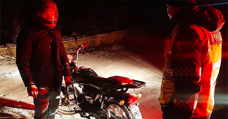 Un motociclist fără permis a pornit de la Hânceşti la Leova cu motoreta sa Viper prin zăpadă, până a dat de poliţie