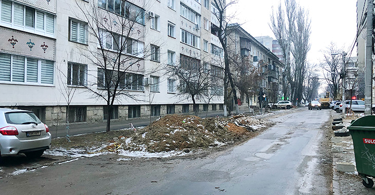 La câteva luni de la lucrările făcute, pe strada Alexandru cel Bun din centrul Chişinăului se merge ca pe şantier