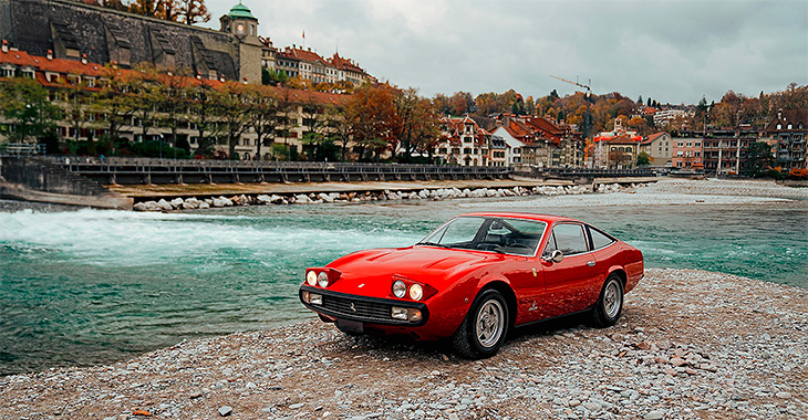 Maşina cu 6 carburatoare şi inginerie genială a Italiei din 1971, într-un superb exemplar scos la vânzare în Elveţia