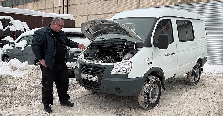 (VIDEO) Un youtuber din Rusia critică dur un microbuz rusesc, GAZ Soboli 4x4