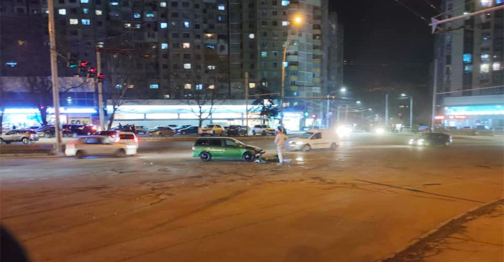 (VIDEO) Ce s-a întâmplat aseară în Chişinău: accident grav cu un microbuz urmărit de alte două maşini, la intersecţia străzilor Burebista şi Dacia