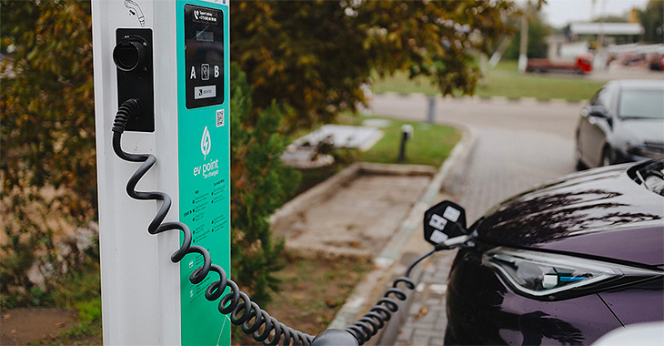 O reţea de prize pentru maşini electrice din Moldova anunţă coridor gratuit din Ucraina pentru cei ce vin cu electromobile
