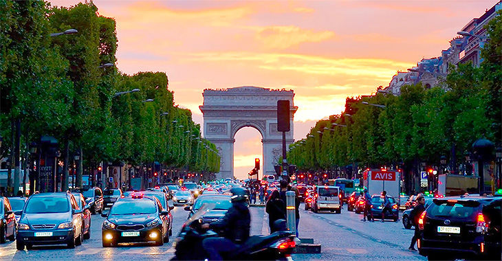 După ce a limitat viteza la 30 km/h, Parisul vrea să interzică maşinile cu totul din centrul său istoric