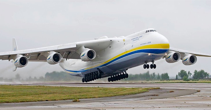 Antonov An-225 Mriya, cel mai mare avion din lume, construit într-un singur exemplar, a fost distrus pe un aeroport de lângă Kiev, Ucraina