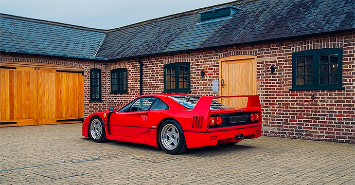 Maşina din Italia care era cândva definiţia supercar-ului, un Ferrari F40 fascinant, scos la vânzare de cel care l-a cumpărat acum 30 ani