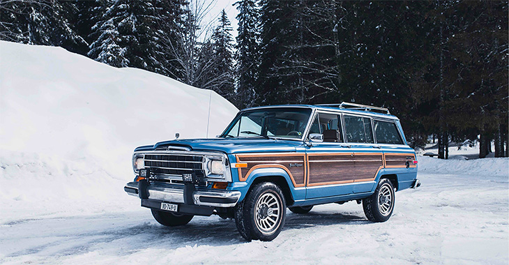 Jeep Grand Wagoneer, SUV-ul de lux al Americii, lansat înainte de Range Rover, într-un exemplar fascinant, scos la vânzare în Elveţia
