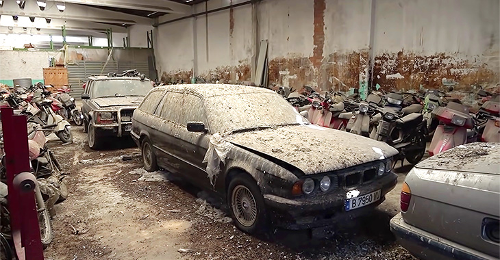 (VIDEO) Mai multe BMW-uri, Alfa Romeo, Lancia din anii 80, descoperite într-un service abandonat din Spania