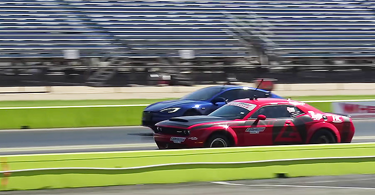 (VIDEO) Un Dodge Challenger de peste 1,200 CP, cu motor pe benzină, a învins Tesla Model S Plaid în duel direct