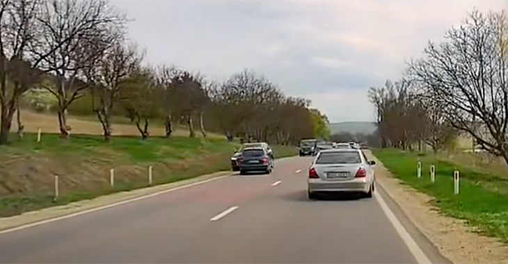 (VIDEO) Accident grav frontal, între un Audi şi o Skoda pe traseul Chişinău-Ungheni