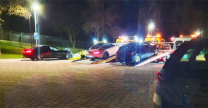 Poliţia din Germania a confiscat 3 automobile ale unor vitezomani, după o urmărire a acestora cu 180 km/h prin oraş