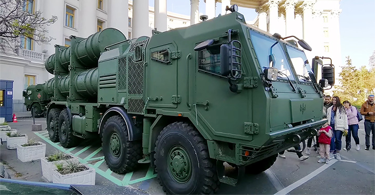 (VIDEO) Cum arată un camion militar Tatra 815 blindat, cu sistem de rachete Neptun, din dotarea armatei din Ucraina